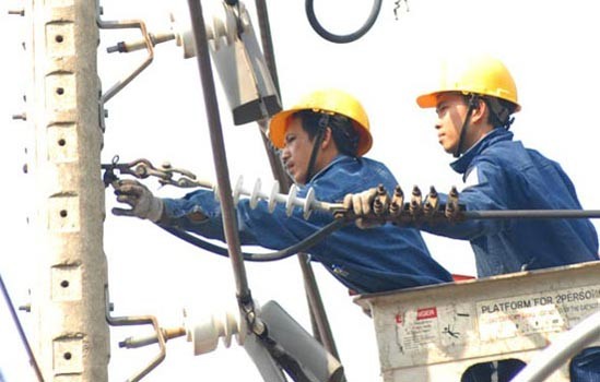 EVN expects to mobilize US$27.51 billion for national power grid investment in 2016-2020 (Photo: SGGP) EVN expects to mobilize US$27.51 billion for national power grid investment in 2016-2020 (Photo: SGGP)