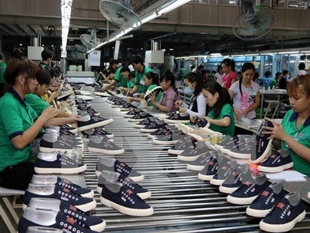 An increase in the regional minimum wage in 2016 has not yet been finalised because of differences over the margin of increase of the wage. — Photo vietnamplus.vn An increase in the regional minimum wage in 2016 has not yet been finalised because of differences over the margin of increase of the wage. — Photo vietnamplus.vn