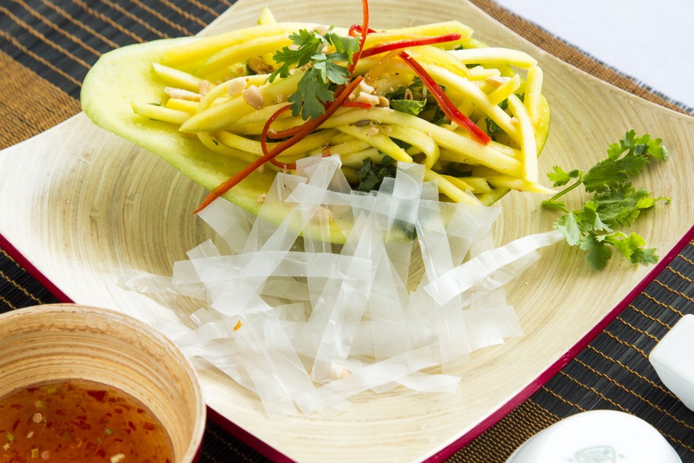 Rice paper mixed with dried beef and Vietnamese vegetables