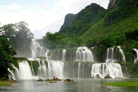 The Ban Gioc waterfall crosses the boundary between China and Vietnam. — Photo nld The Ban Gioc waterfall crosses the boundary between China and Vietnam. — Photo nld