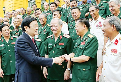 President Truong Tan Sang pays a visit to war veterans of the Division 308 of the Army Corps 1 and the Division 3 of the Military Zone 1(Photo: SGGP) President Truong Tan Sang pays a visit to war veterans of the Division 308 of the Army Corps 1 and the Division 3 of the Military Zone 1(Photo: SGGP)