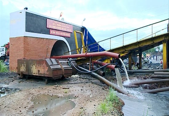 Water is pumped out of the tunnel (Photo: SGGP) Water is pumped out of the tunnel (Photo: SGGP)
