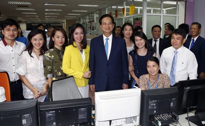 Prime Minister Nguyen Tan Dung visits S3 film studio of VTV. (Photo:SGGP) Prime Minister Nguyen Tan Dung visits S3 film studio of VTV. (Photo:SGGP)
