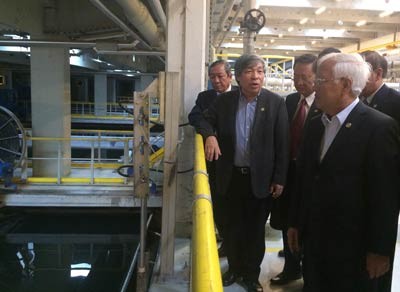 Chairman of the HCMC People’s Committee Le Hoang Quan (first right) visits Budapest Central Wastewater Treatment Plant. (Photo:SGGP) Chairman of the HCMC People’s Committee Le Hoang Quan (first right) visits Budapest Central Wastewater Treatment Plant. (Photo:SGGP)