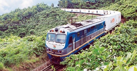 A north-south train of Viet Nam Railway Authority. Viet Nam plans to spend US$5.1 billion to modernise the North-South railway from Ha Noi to HCM City. (Photo: VNRA) A north-south train of Viet Nam Railway Authority. Viet Nam plans to spend US$5.1 billion to modernise the North-South railway from Ha Noi to HCM City. (Photo: VNRA)