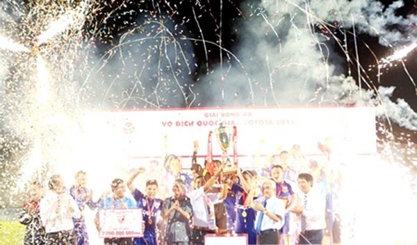 We are the champions: Becamex Binh Duong celebrate their 2015 V.League 1 championship. (Source: vnexpress.net) We are the champions: Becamex Binh Duong celebrate their 2015 V.League 1 championship. (Source: vnexpress.net)