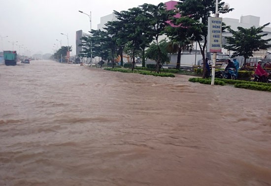 Flood level blocks many routes. (Photo: SGGP) Heavy rain causes flooding in low depressions. (Photo: SGGP) Flood level blocks many routes. (Photo: SGGP) Heavy rain causes flooding in low depressions. (Photo: SGGP)