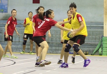 The Vietnamese women's handball team seen in a training session to prepare for the Southeast Asian Handball Championships that begin in HCM City on September 23.(Photo:thethaohcm.vn) The Vietnamese women's handball team seen in a training session to prepare for the Southeast Asian Handball Championships that begin in HCM City on September 23.(Photo:thethaohcm.vn)