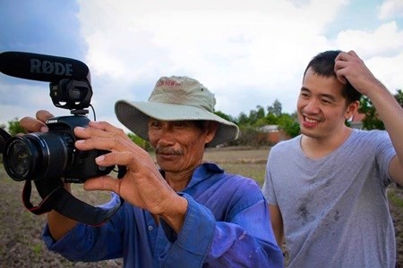 Muoi Nen, a farmer in the southern province of Long An (left), made the top 10 of YouFarm, an international video competition for farmers. (Source: tuoitre.vn) Muoi Nen, a farmer in the southern province of Long An (left), made the top 10 of YouFarm, an international video competition for farmers. (Source: tuoitre.vn)