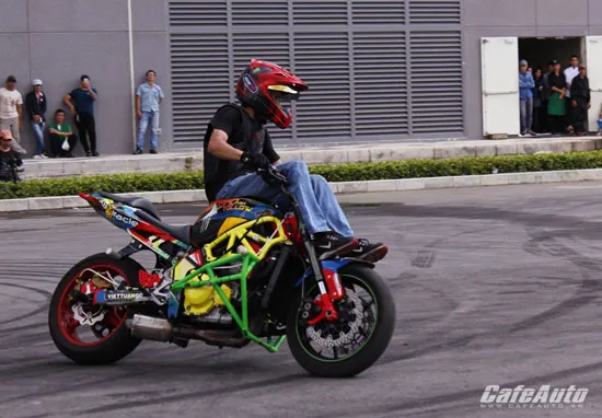 Màn stunt của một stunter VN tại INITIAL pre-event ảnh 1