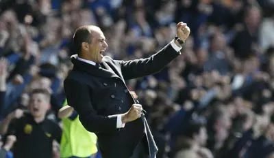 Martinez “nắn gân” Van Gaal ảnh 1 Martinez “nắn gân” Van Gaal ảnh 1