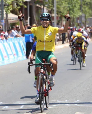 Giải xe đạp đường trường vô địch quốc gia 2015: Nguyễn Thị Thật giành cú đúp ảnh 1