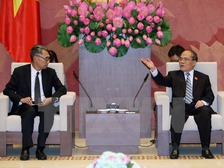 National Assembly Chairman Nguyen Sinh Hung (R) meets with 11 executive directors representing 65 member countries of a World Bank (WB) group in Ha Noi yesterday. — Photo VNA National Assembly Chairman Nguyen Sinh Hung (R) meets with 11 executive directors representing 65 member countries of a World Bank (WB) group in Ha Noi yesterday. — Photo VNA