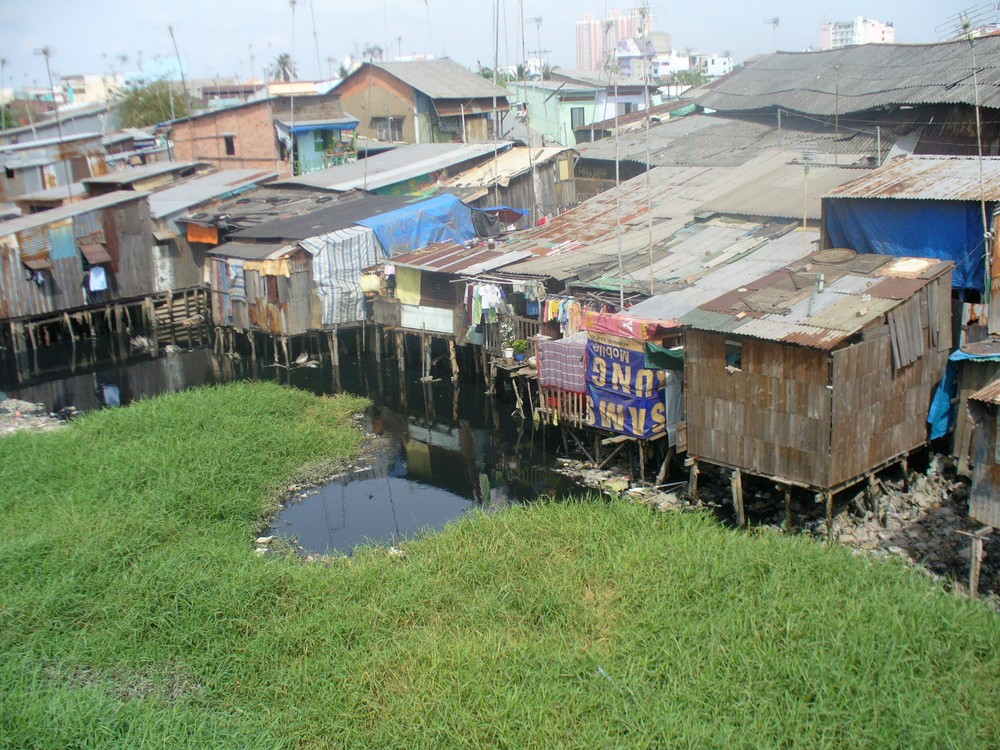 A canal in Ho Chi Minh City needs to be dredged (Photo:Anh Quan)