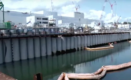 Tường ngăn nước nhiễm xạ ở Fukushima bị nghiêng