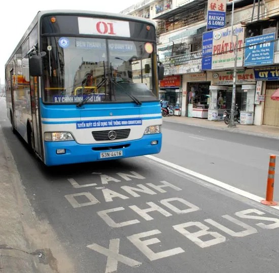 Khai thông đường cho xe buýt hoạt động