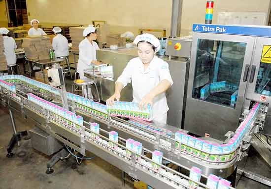 A production line at Vinamilk company (Photo: SGGP) A production line at Vinamilk company (Photo: SGGP)