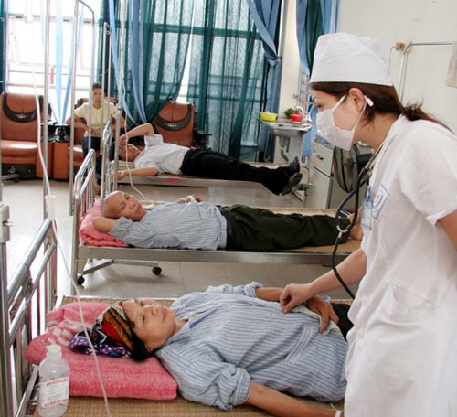 Patients are being treated in Tumor hospital in Hanoi (Photo: SGGP) Patients are being treated in Tumor hospital in Hanoi (Photo: SGGP)