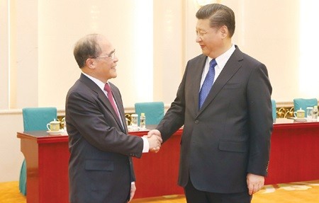 Viet Nam's National Assembly Chairman Nguyen Sinh Hung meets with China's Party General Secretary and President Xi Jinping in Beijing yesterday.— VNA Viet Nam's National Assembly Chairman Nguyen Sinh Hung meets with China's Party General Secretary and President Xi Jinping in Beijing yesterday.— VNA