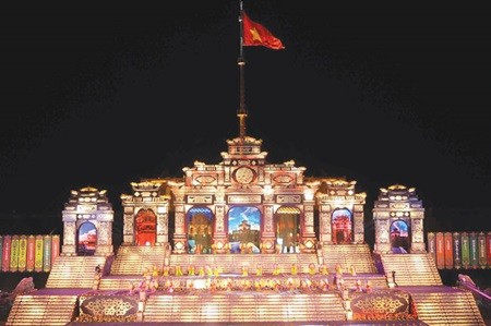 Hue Festival, Viet Nam's bi-annual (once every two years) signature cultural series of activities, comes back in 2016 with a focus on the 710-year history of the land. The opening of the Hue Festival in 2014 took place on the Flag Square in the Forbidden City. More than 40 art groups from all five continents came to the festival in 2014. (Photo: VNA/VNS) Hue Festival, Viet Nam's bi-annual (once every two years) signature cultural series of activities, comes back in 2016 with a focus on the 710-year history of the land. The opening of the Hue Festival in 2014 took place on the Flag Square in the Forbidden City. More than 40 art groups from all five continents came to the festival in 2014. (Photo: VNA/VNS)