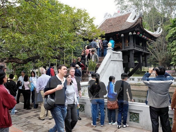 Foreign tourists visit One Pillar Pagoda in Hanoi (Photo: VNA) Foreign tourists visit One Pillar Pagoda in Hanoi (Photo: VNA)