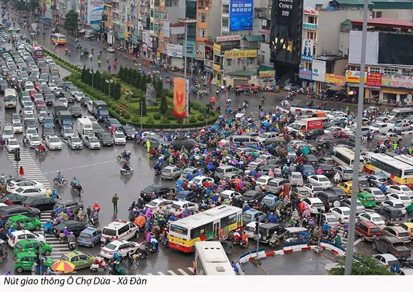 Giao thông Hà Nội kẹt cứng trong mưa rét