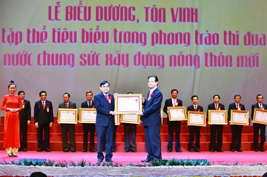Tôn vinh các điển hình tiên tiến trong phong trào “Cả nước chung sức xây dựng nông thôn mới”