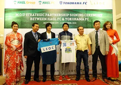 Khi bầu đức bắt tay người Nhật ảnh 1