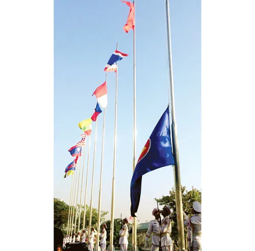 Thượng cờ chào mừng thành lập Cộng đồng ASEAN