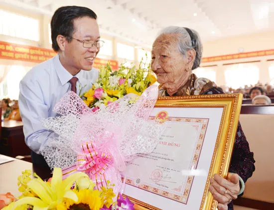 141 Mẹ được tặng và truy tặng danh hiệu Bà Mẹ Việt Nam Anh hùng
