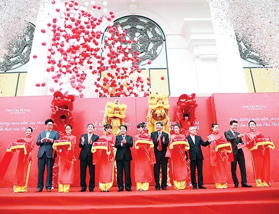 Vincom rầm rộ khai trương 3 trung tâm thương mại mới