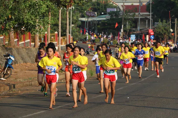 Bình Phước: Sôi nổi Giải vô địch việt dã “Chinh phục đỉnh cao Bà Rá” 2016