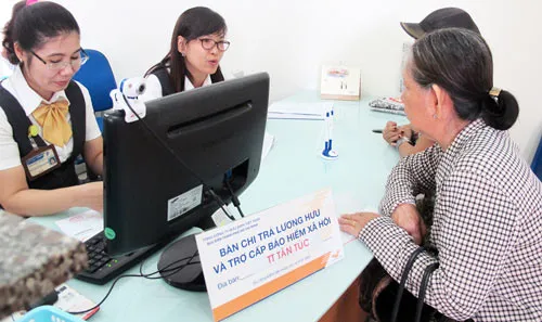 Thay đổi mức tiền lương đóng BHXH - Doanh nghiệp “chẻ” thu nhập, người lao động bị ảnh hưởng
