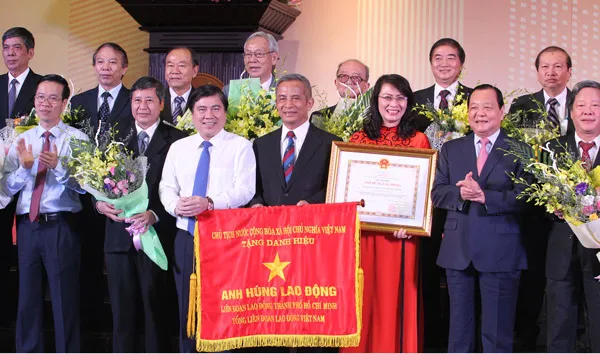 Liên đoàn Lao động TPHCM đón nhận danh hiệu Anh hùng Lao động