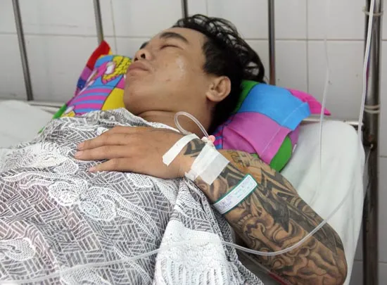 Bắt khẩn cấp thanh niên vào bệnh viện truy sát bệnh nhân