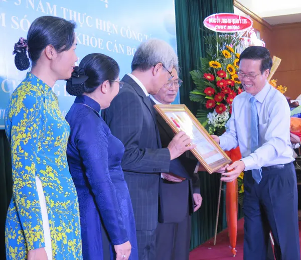 Ban Bảo vệ chăm sóc sức khỏe cán bộ TPHCM nhận Huân chương Lao động hạng Nhì
