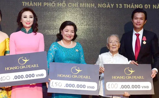 Đấu giá ngọc trai tặng Quỹ Vì Hoàng Sa - Trường Sa thân yêu