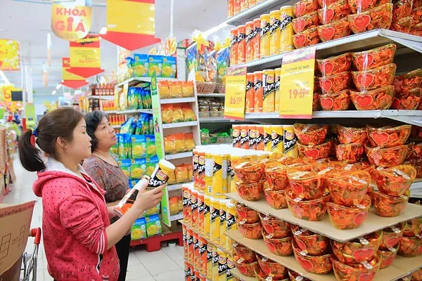 Siêu thị bắt đầu bung mạnh hàng tết