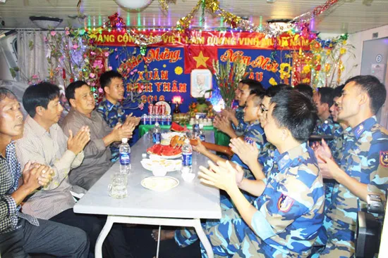 Chung sức bám biển, giữ biển