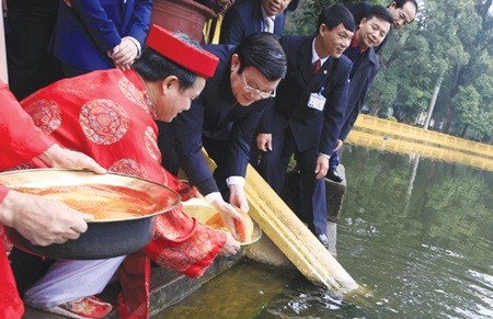 President Truong Tan Sang and delegates of Overseas Vietnamese communities release Tet carps at a ceremony yesterday at the Ho Chi Minh Mausoleum. — VNA/VNS Photo Thong Nha President Truong Tan Sang and delegates of Overseas Vietnamese communities release Tet carps at a ceremony yesterday at the Ho Chi Minh Mausoleum. — VNA/VNS Photo Thong Nha