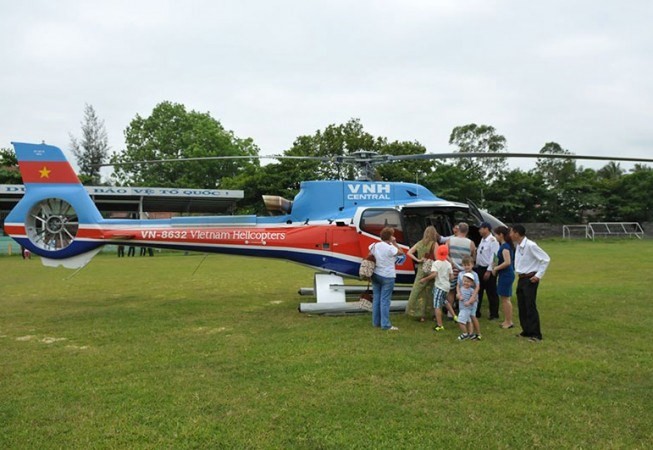 Vietnam TravelMart Agency offers daily helicopter tour services over Da Nang during the Tet holiday. (Source: VNA) Vietnam TravelMart Agency offers daily helicopter tour services over Da Nang during the Tet holiday. (Source: VNA)