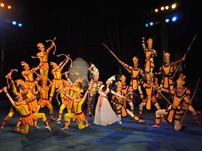 The filed photo show a section of the play Au Co- Lac Long Quan performed by Ho Chi Minh City Circus Theater The filed photo show a section of the play Au Co- Lac Long Quan performed by Ho Chi Minh City Circus Theater