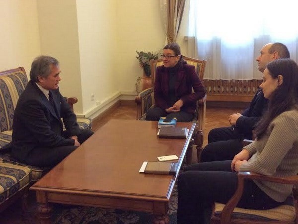 Vietnamese Ambassador to Ukraine Nguyen Minh Tri (L) works with Ukrainian authorities on the issue (Photo: VNA) Vietnamese Ambassador to Ukraine Nguyen Minh Tri (L) works with Ukrainian authorities on the issue (Photo: VNA)