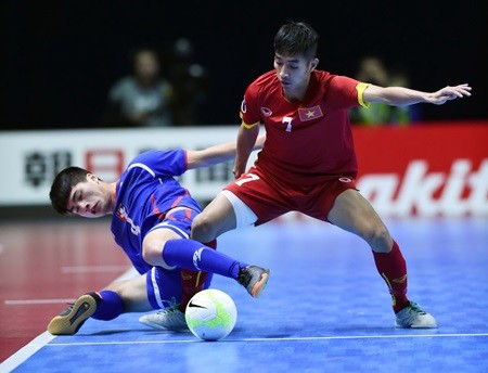 Vietnamese forward Phung Trong Luan (right) vies for a ball against Chinese Taipei Lin Chih-hung during their group C first match. Viet Nam will next see Tajikistan while Chinese Taipei meet Thailand on February 13. – Photo hff. Vietnamese forward Phung Trong Luan (right) vies for a ball against Chinese Taipei Lin Chih-hung during their group C first match. Viet Nam will next see Tajikistan while Chinese Taipei meet Thailand on February 13. – Photo hff.