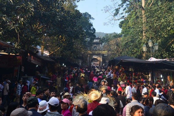 Pilgrims flock to Huong Tich Cavern Pilgrims flock to Huong Tich Cavern