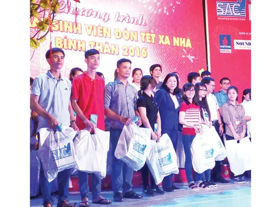 Đón tết xa quê