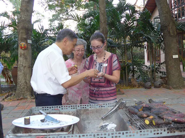 Kiều bào, người nước ngoài cùng vui tết cổ truyền ảnh 5 Kiều bào, người nước ngoài cùng vui tết cổ truyền ảnh 5