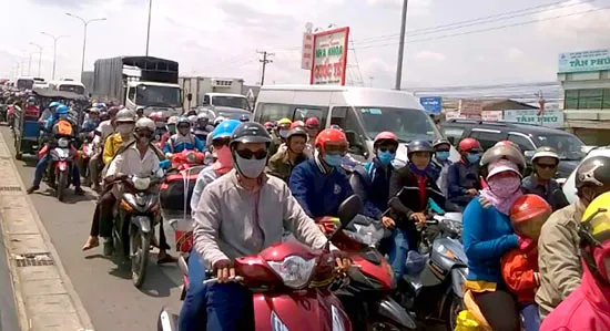 Kẹt cứng đường về TPHCM