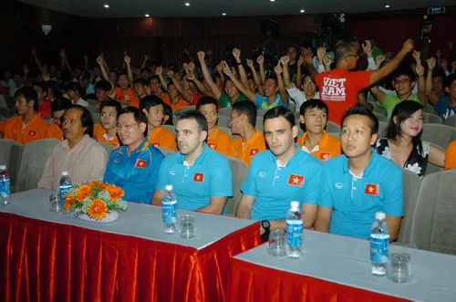 Tuyển Futsal Việt Nam trong vòng tay người hâm mộ ảnh 9 Tuyển Futsal Việt Nam trong vòng tay người hâm mộ ảnh 9