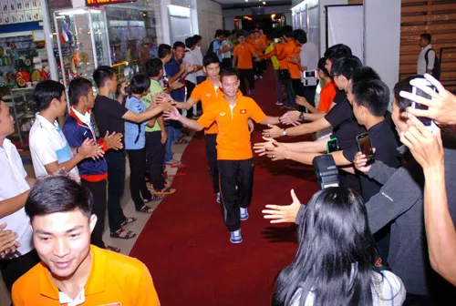 Tuyển Futsal Việt Nam trong vòng tay người hâm mộ ảnh 11 Tuyển Futsal Việt Nam trong vòng tay người hâm mộ ảnh 11